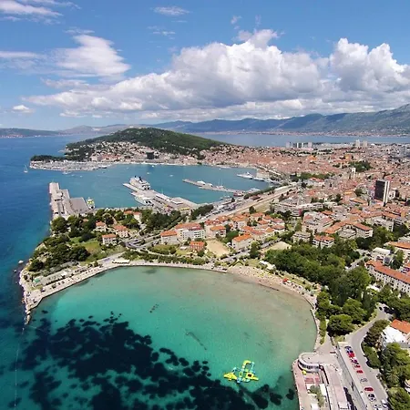 With A Parking Space - 13335 아파트