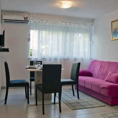 With A Parking Space - 11726 Apartment Split